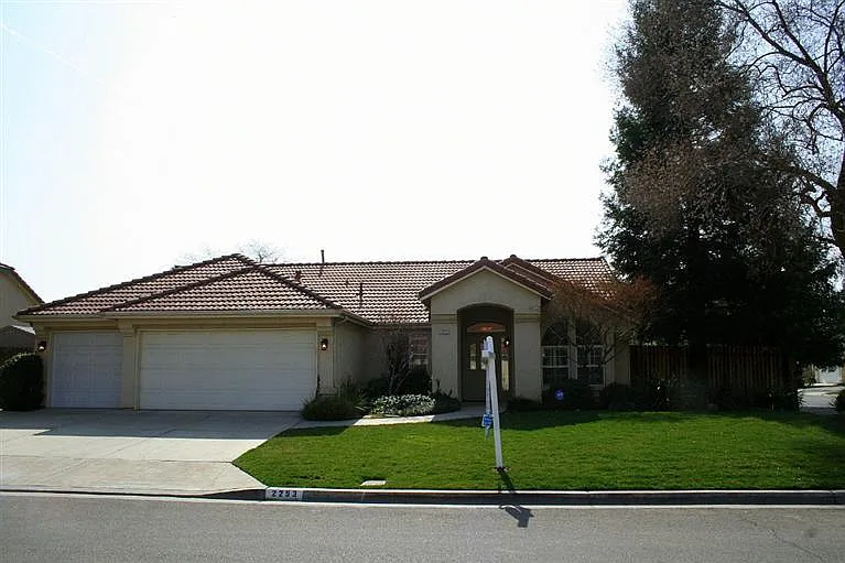 2253 E Salem Ave photo 1