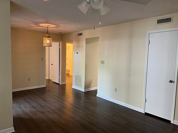 3rd image of 3590 Sable Palm Ln Unit C