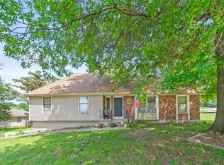 211 S Sunset Ln, Raymore, MO 64083