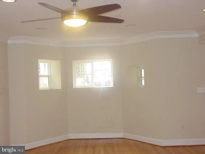 3 bed, 3.5 bath, 2200 sqft, $3,800 — Photo 2