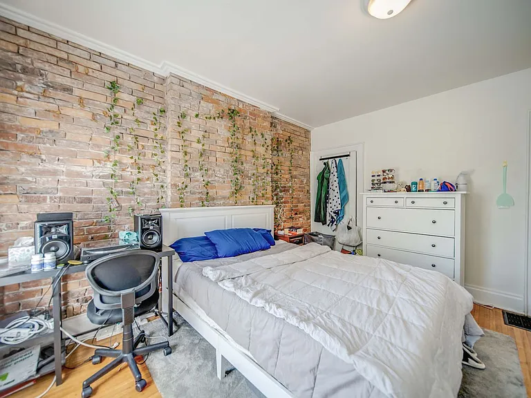 2405 Summit St — Photo 32