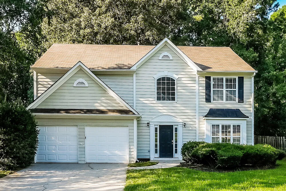 3 bed, 2.5 bath, 2039 sqft, $2,370 — Photo 1