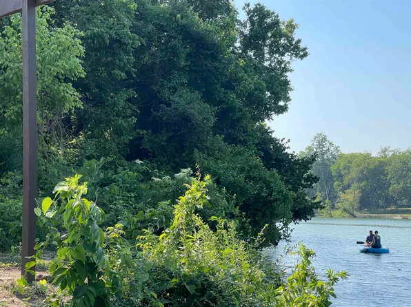 22 E Riverview Dr, Hardy, AR 72542