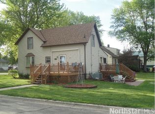 305 8th St E, Glencoe, MN 55336