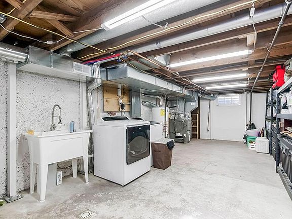 3rd image of 500 SE Florence Ave