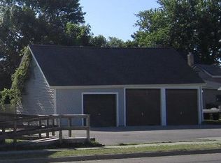 1003 S Locust Ave, Freeport, IL 61032