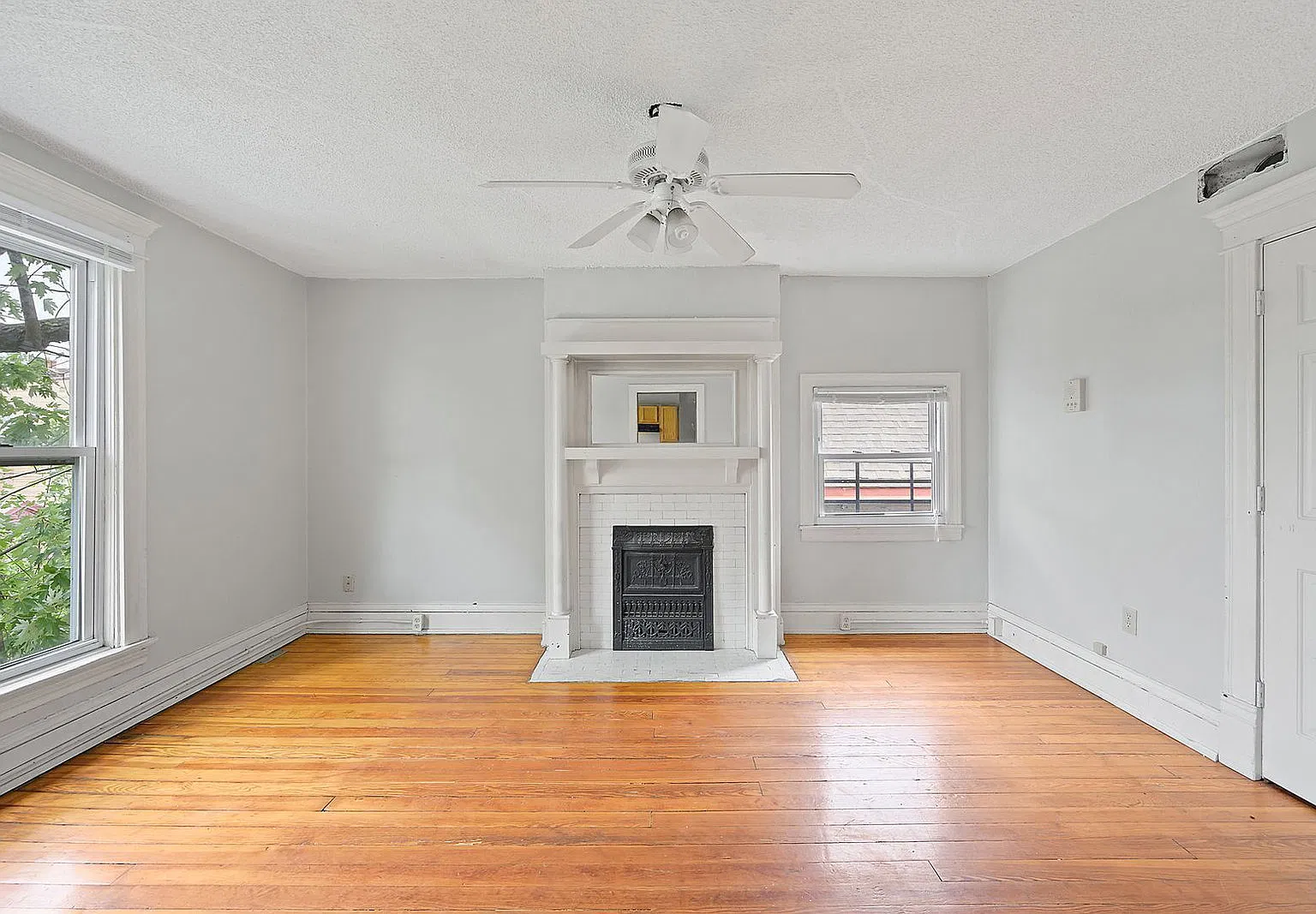 2 bed, 1.0 bath, $1,695 — Photo 2
