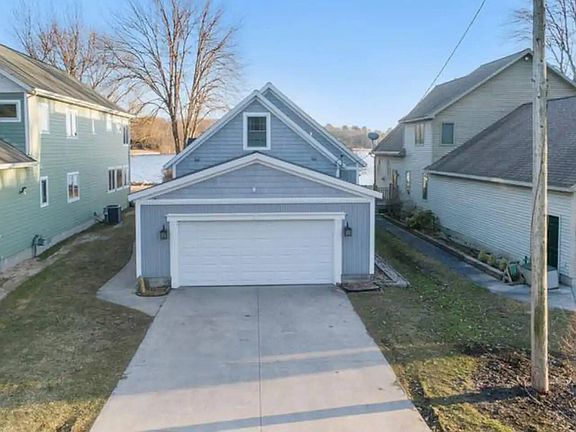 2nd image of 439 Lakeshore Blvd