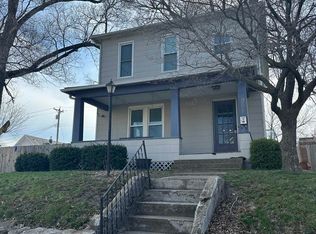 905 S 9th St, Burlington, IA