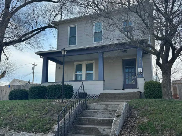 905 S 9th St, Burlington, IA 52601