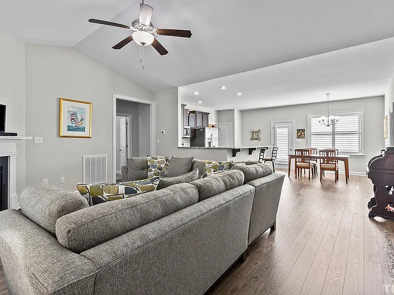119 Aviemore Ln — Photo 2