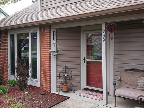3rd image of 939 Jonathan Dr