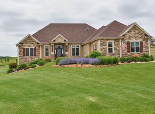 W386N8222 Highlander Dr, Town Of Oconomowoc, WI 53066