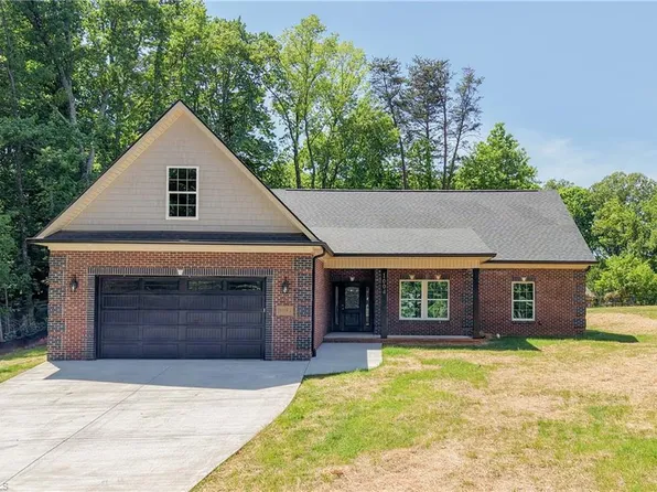 1004 Phineas Dr, Kernersville, NC 27284