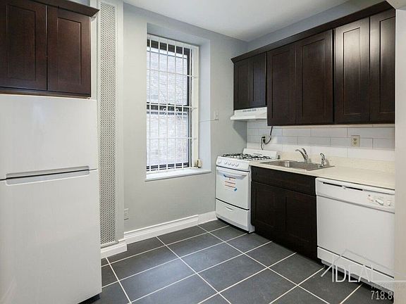 2nd image of 229 Saint Johns Pl APT 1D