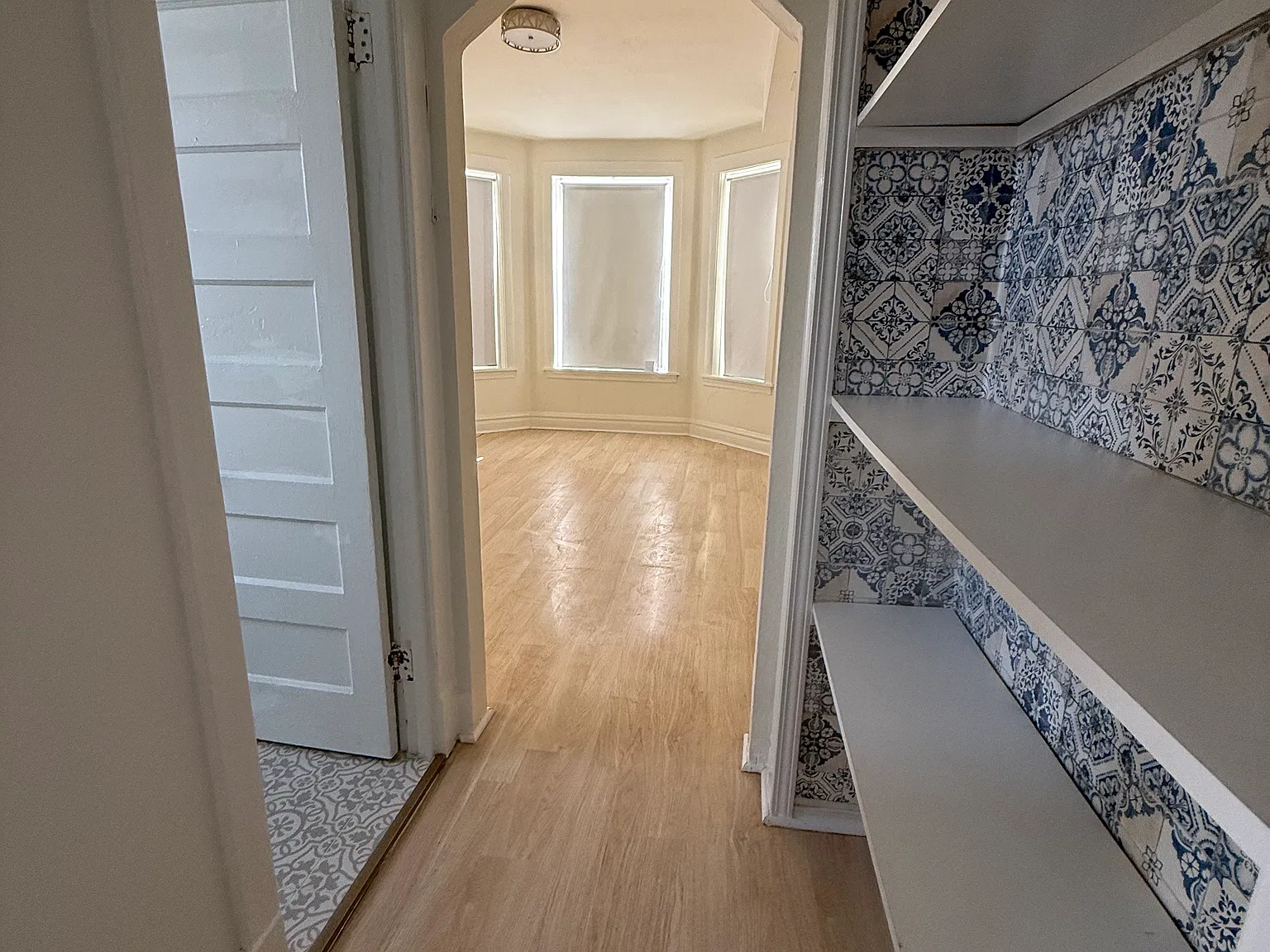 1037 N Christiana Ave — Photo 2