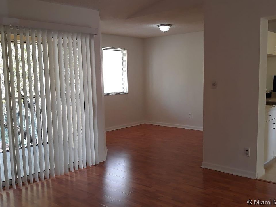 1st image of 980 Coral Club Dr #980