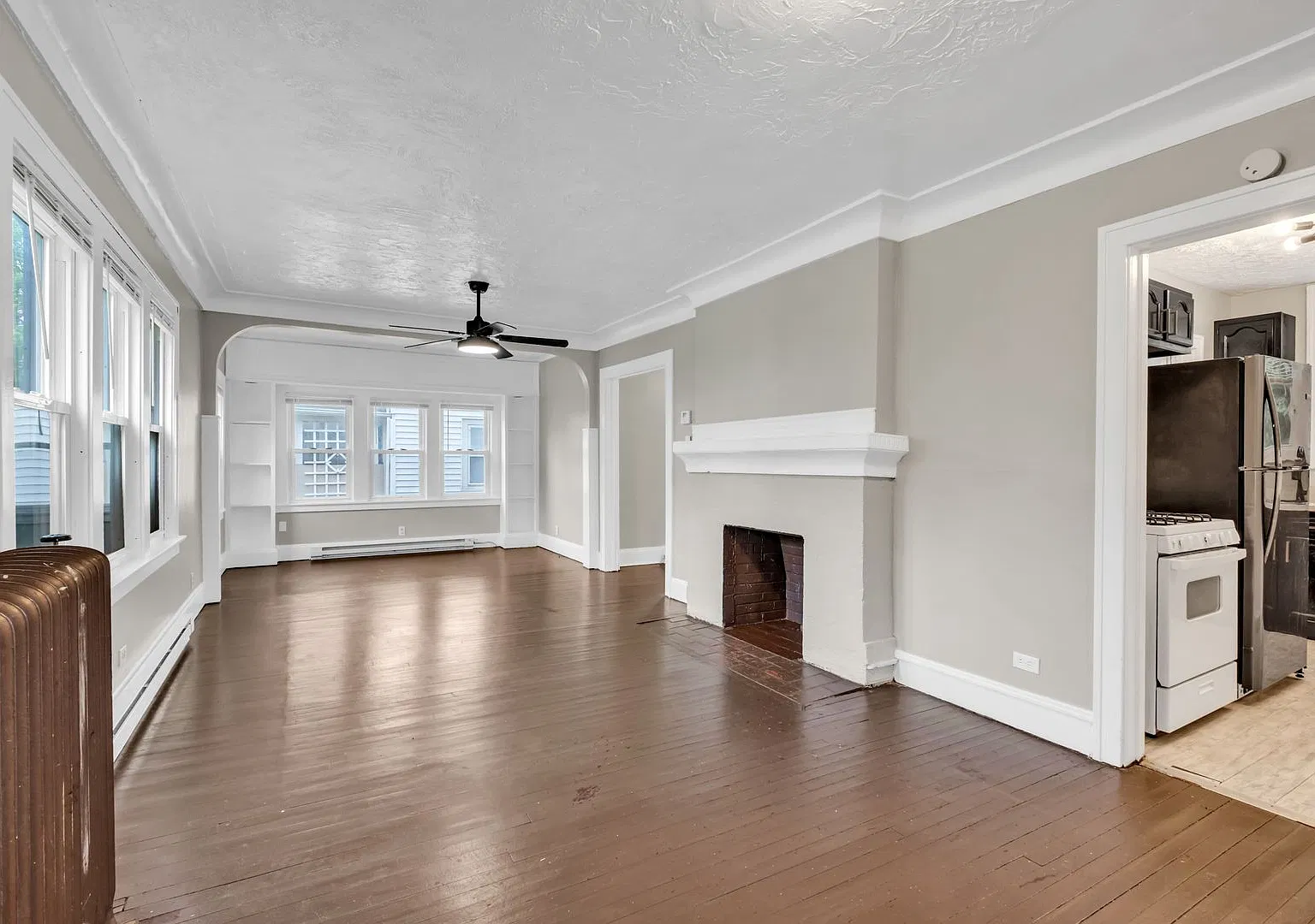 Single Family Home with Space & Comfort — Photo 4