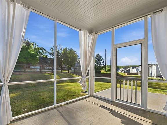 2nd image of 1 Longbrooke Dr