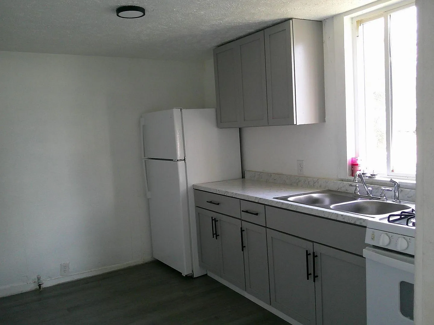 944 W Central St — Photo 1