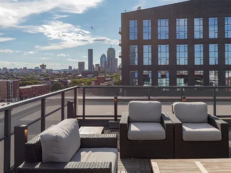 32 Traveler St #Penthouse 8 — Photo 33