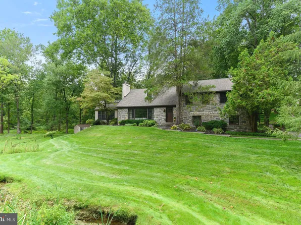 2401 Buttonwood Rd, Berwyn, PA 19312