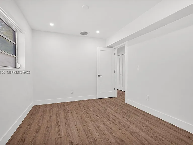 8201 SW 42nd St — Photo 24