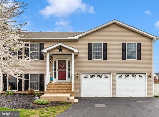 130 Oriole Ln, Falling Waters, WV 25419