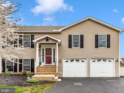 130 Oriole Ln, Falling Waters, WV, 25419