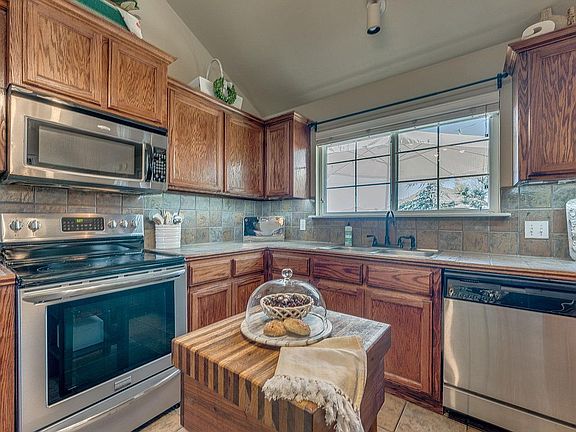 3rd image of 2270 Peacock Dr