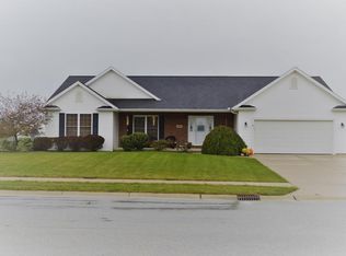 205 Bluegrass Rd, Wapakoneta, OH 45895