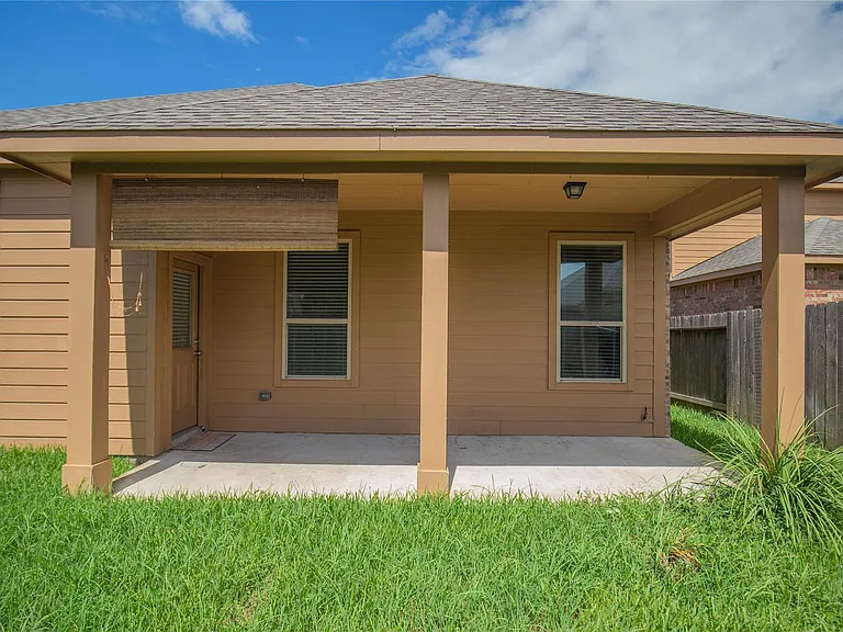 311 Lockridge Hill Ln — Photo 30