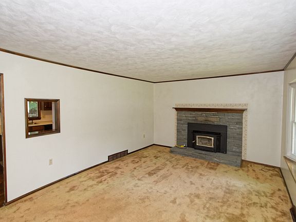 5th image of 32 Dublin Dr