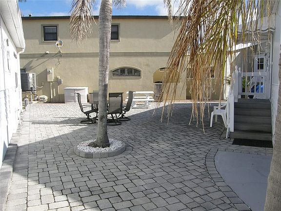 3rd image of 621 Nettles Blvd