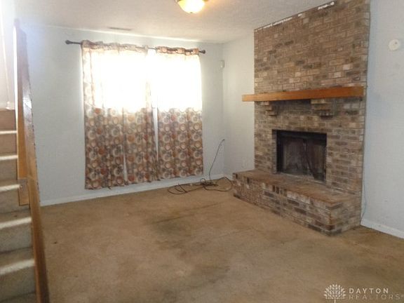 3rd image of 2413 Buckingham Ct