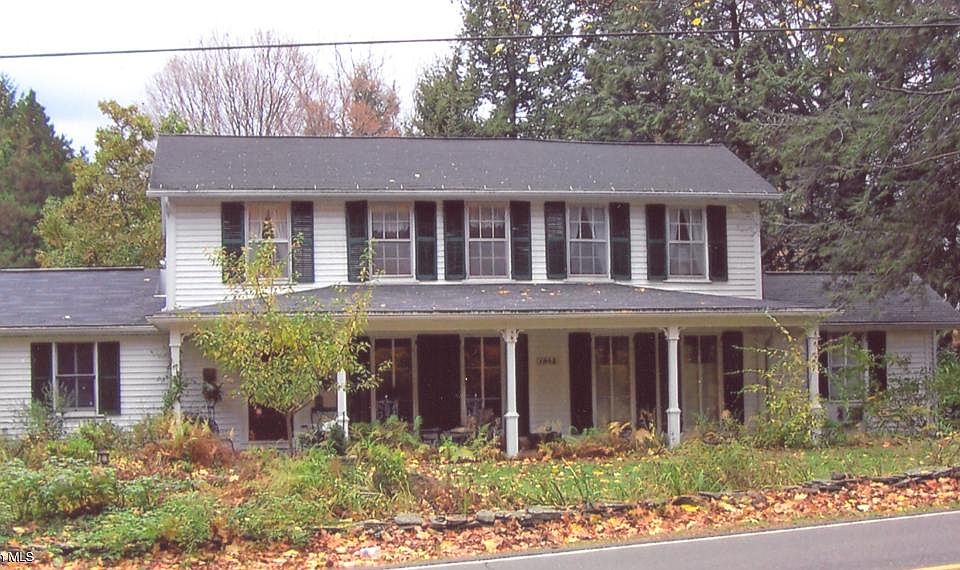 2nd image of 140 NE Carbondale Rd