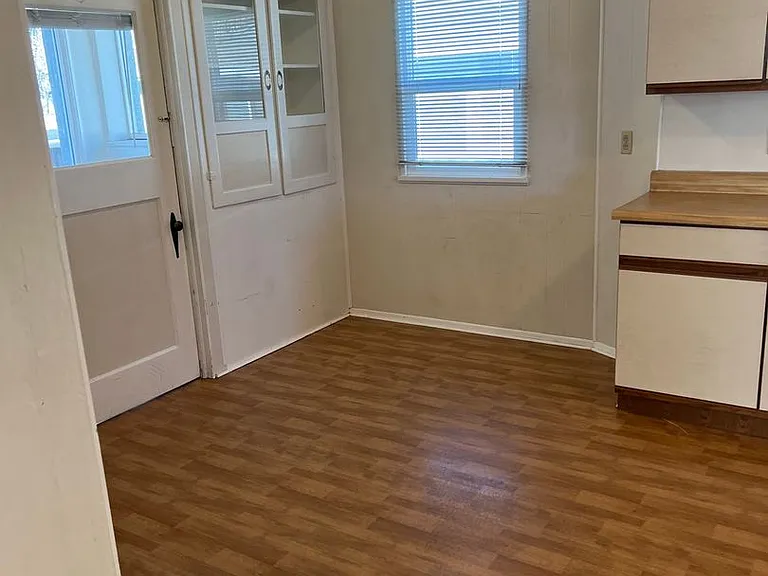 145 La Rue Ave — Photo 9