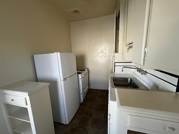 5th image of 414 S Kenmore Ave #304