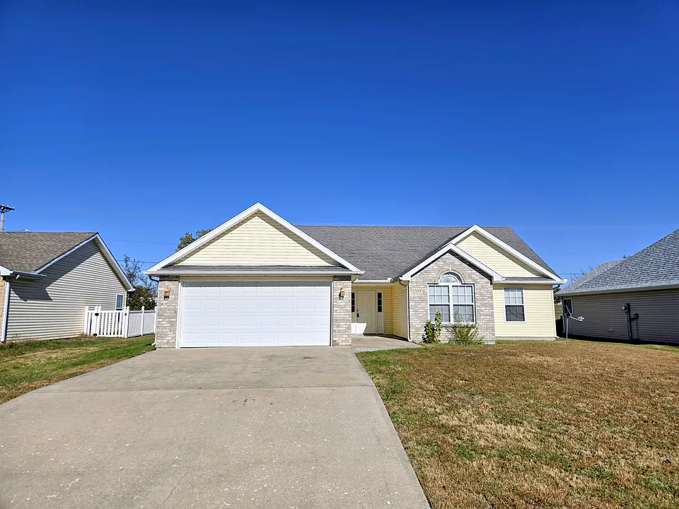 1509 Cloverleaf Dr