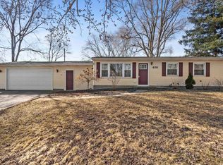430 Pembroke Rd, Valparaiso, IN 46385