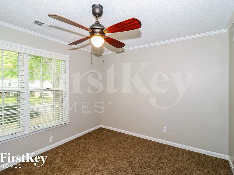 212 E Powell Rd — Photo 12