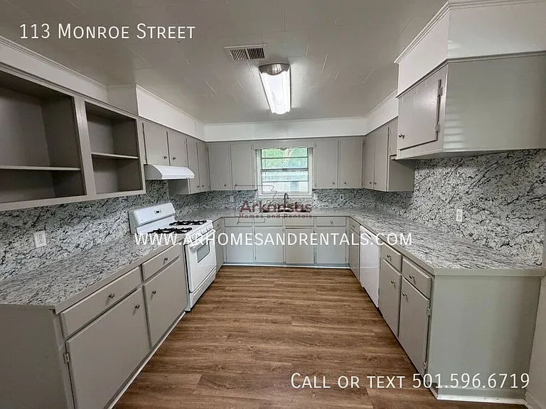 113 N Monroe St — Photo 4