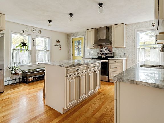 4th image of 12 Butler St
