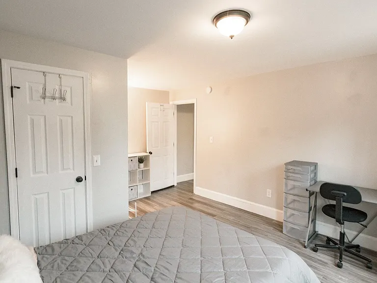 521 E State St #2 — Photo 9