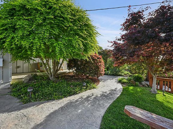 3rd image of 30 Rollingwood Drive