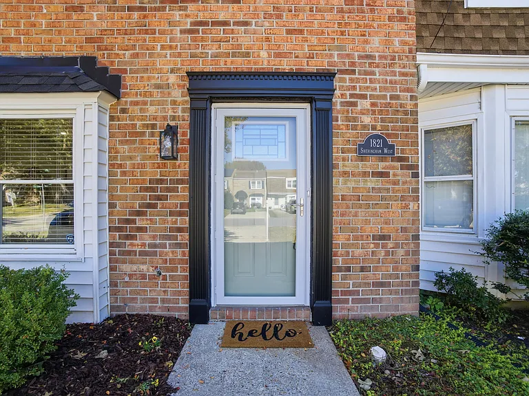1821 Sheringham W — Photo 4