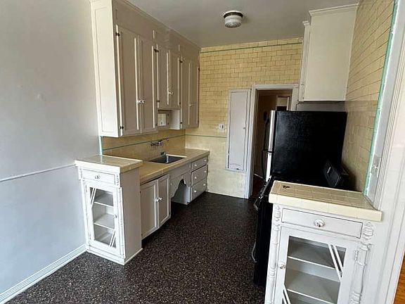 4th image of 636 S Dunsmuir Ave APT 201