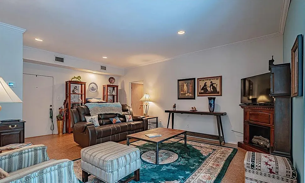 2 bed, 1060 sqft, $1,624 — Photo 4