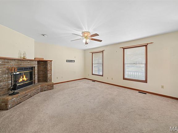 5th image of 458 Fox Den Ln