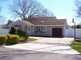 38 King Ave, Selden, NY 11784